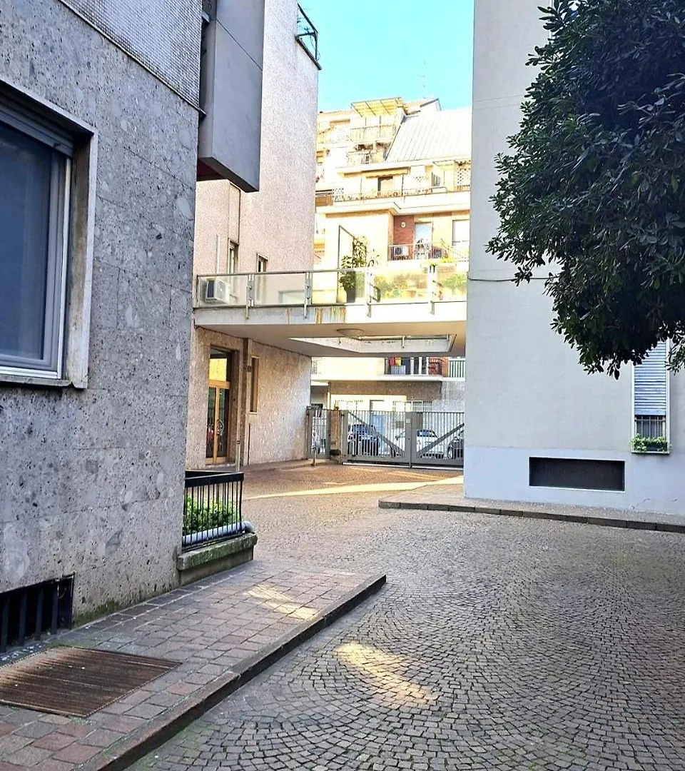 Appartamento 01 Monolocale Ristrutturato A Nuovo Milano Italien